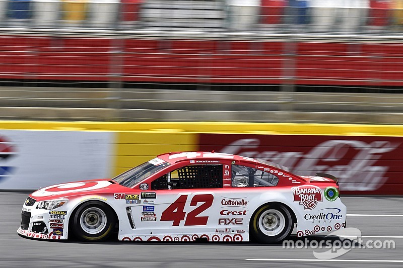 Suárez noveno y Kyle Larson primero en la Happy Hour para Charlotte