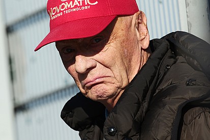 Lauda: "Va a ser un año complicado para Mercedes"