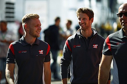 Magnussen, Grosjean'ın Haas'taki "kendi kendine yeten" halini durdurdu