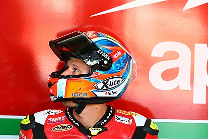Гонщик WSBK Савадори протестирует мотоцикл MotoGP команды Aprilia