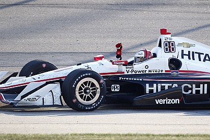 Кастроневес одержал победу в гонке IndyCar в Айове, Алешин сошел