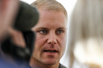 VIDEO: Bottas muestra la fábrica de Mercedes en Brackley
