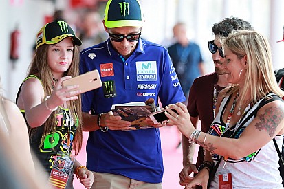Rossi szerint Lorenzo is bejelentkezhet a címért a Ducatival