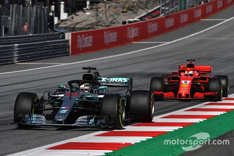 Hamilton szerint a Ferrarié a legjobb motor a Forma-1-ben