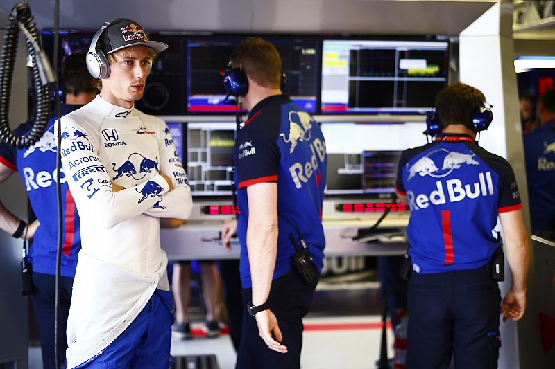 Brendon Hartley passa i controlli medici dopo l'incidente con Stroll