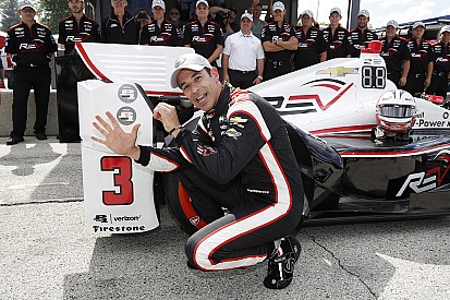 IndyCar на Роуд-Америка: Penske бере перший ряд із Кастроневесом на поулі