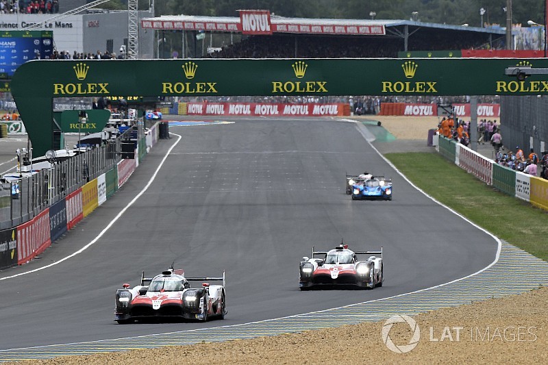 ル・マン4時間経過:トヨタ勢2台が首位争い。後続に大差つける
