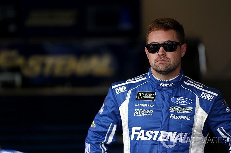 Stenhouse tops first Atlanta Cup practice over Larson and Wallace