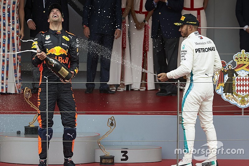 Ricciardo, Red Bull'u bekletiyor
