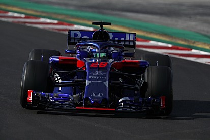 Lassan "belakják" autóikat a Toro Rosso versenyzői, Kvjatot már el is felejtették a csapatnál