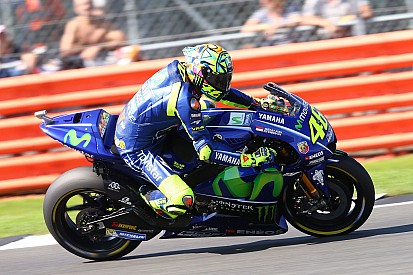 Holnap este dől el, hogy Rossi versenyez-e a hétvégén