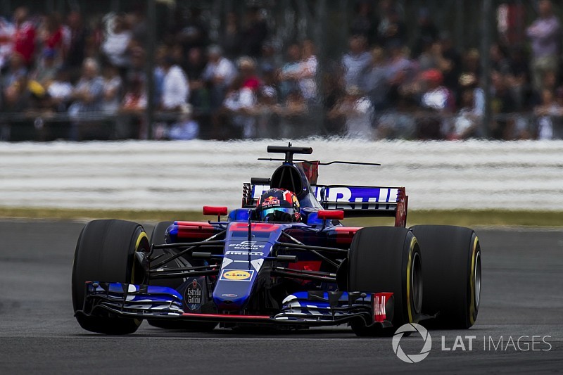 Villeneuve cree que Kvyat debe quedarse en casa por su