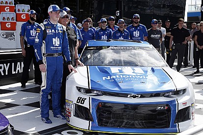 Alex Bowman firma la pole position per la Daytona 500