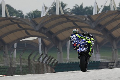 Valentino Rossi ve muy bien a su Yamaha