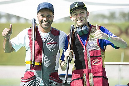 Rossi y Al-Attiyah practican tiro en Qatar
