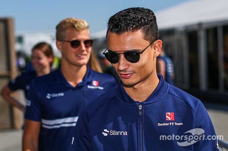 Гонщики Sauber разошлись во взглядах на отсутствие Кальтенборн