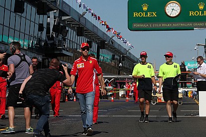 Pályabejáráson az F1-es mezőny az Albert Parkban: kezdődik!