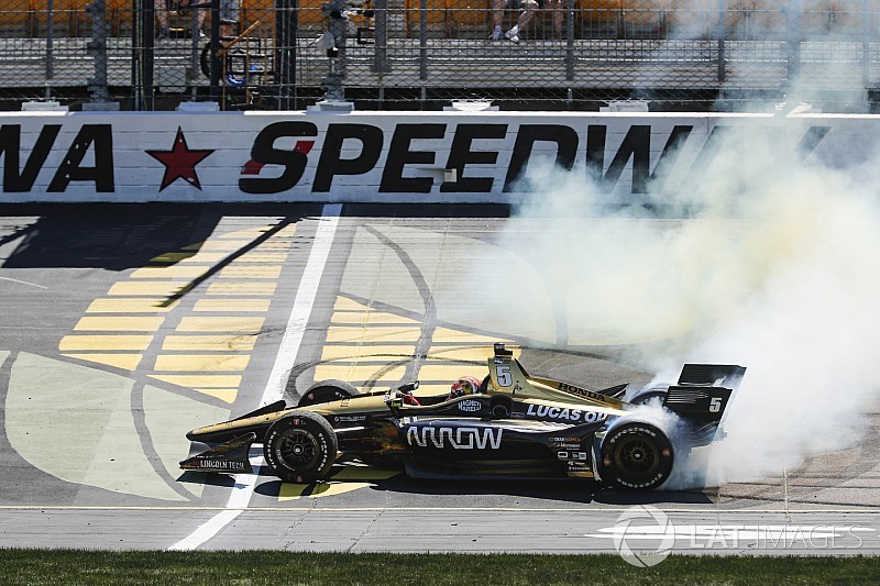 James Hinchcliffe s'impose sur l'Iowa Speedway