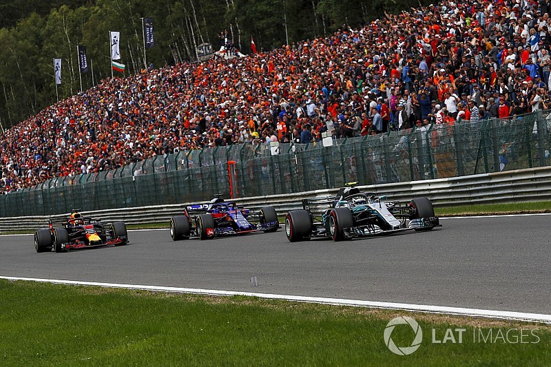 Onboard videón Bottas lenyűgöző előzése az Eau Rouge-ban