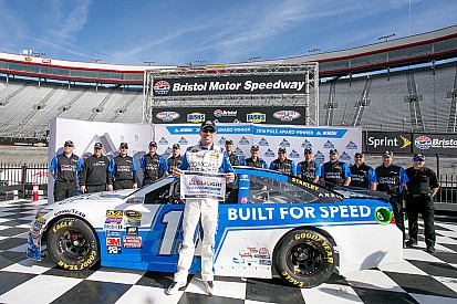 Carl Edwards secures second straight pole with Bristol flyer