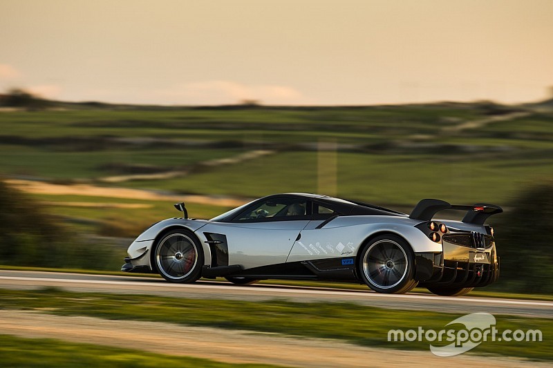 Exclusieve Pagani Huayra BC gaat los op het circuit