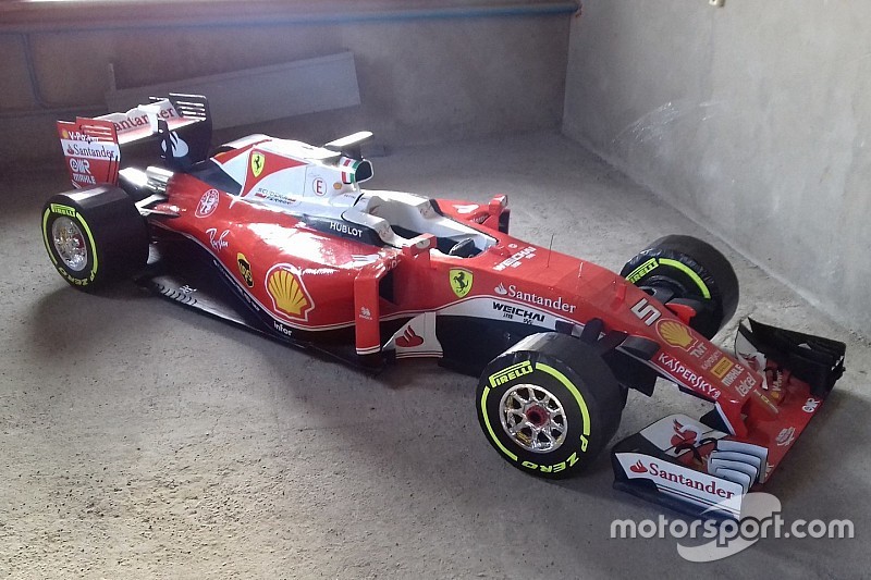 Создателя картонной Ferrari позвали на презентацию в Маранелло