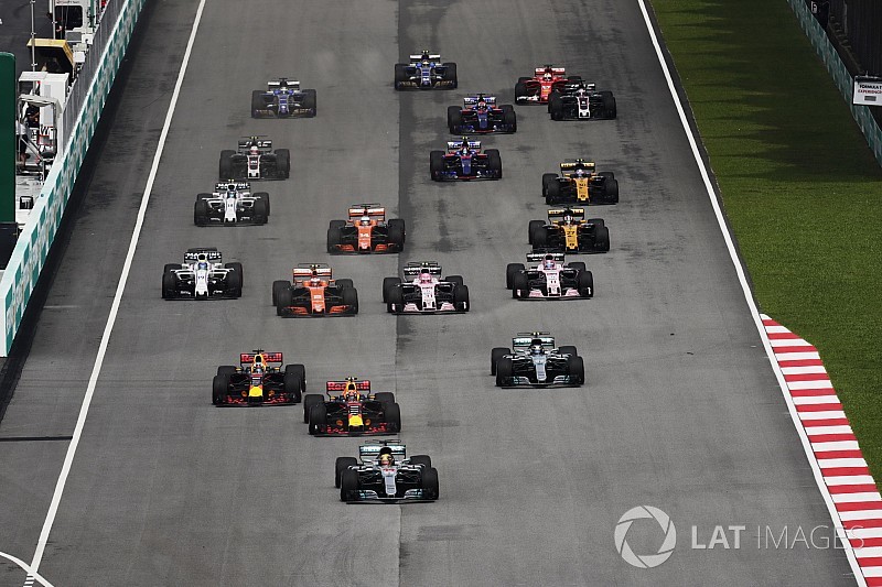 Az F1-es csapatok megszegték a szabályokat, mikor felszárították a rajthelyüket?!