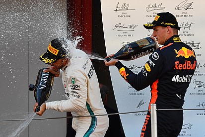 Verstappen over vijfde titel Hamilton: “Fijn voor hem”