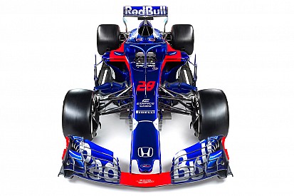 Compare Toro Rosso com motor Renault e novo modelo Honda