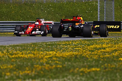 Verstappen: Formula 1 araçları büyük bordürler için tasarlanmıyorlar