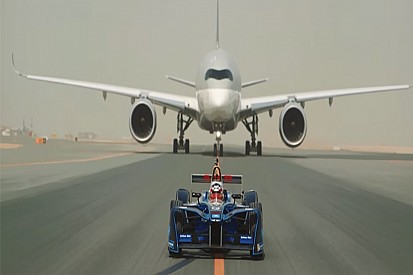 VIDEO: Fórmula E celebra la asociación con Qatar Airways con una carrera
