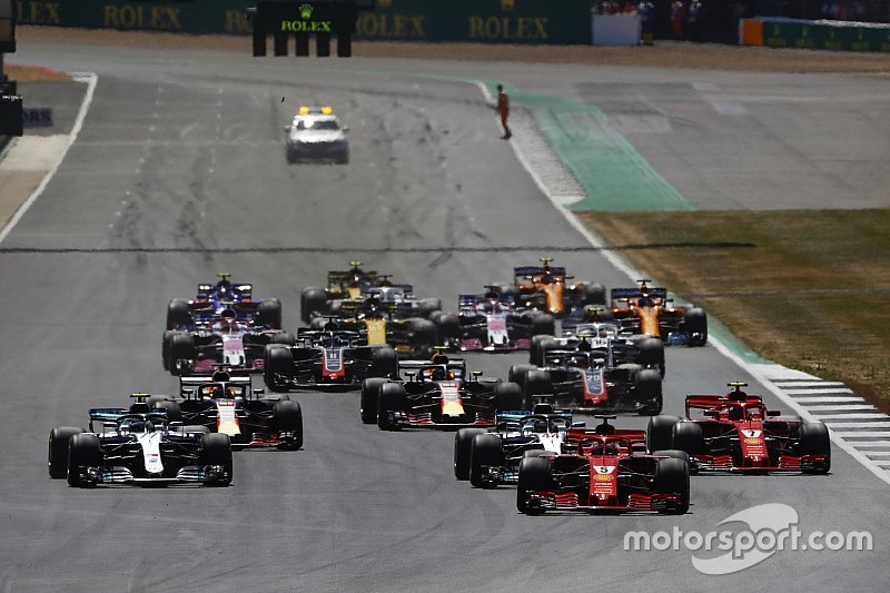 Ricciardo nézetéből, ahogy Räikkönen kiüti Hamiltont a Brit Nagydíjon
