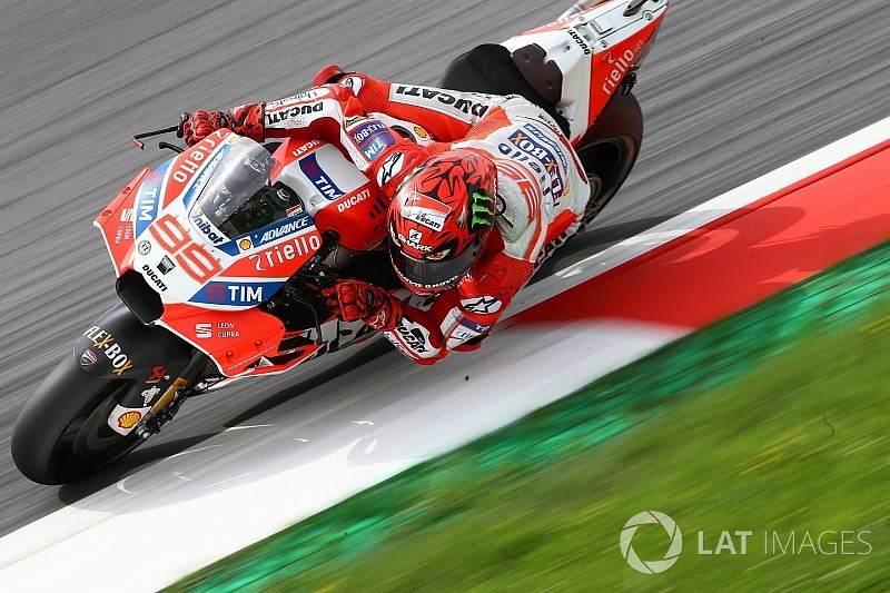 In beeld: Lorenzo's nieuwe helm genaamd 'Diablo'