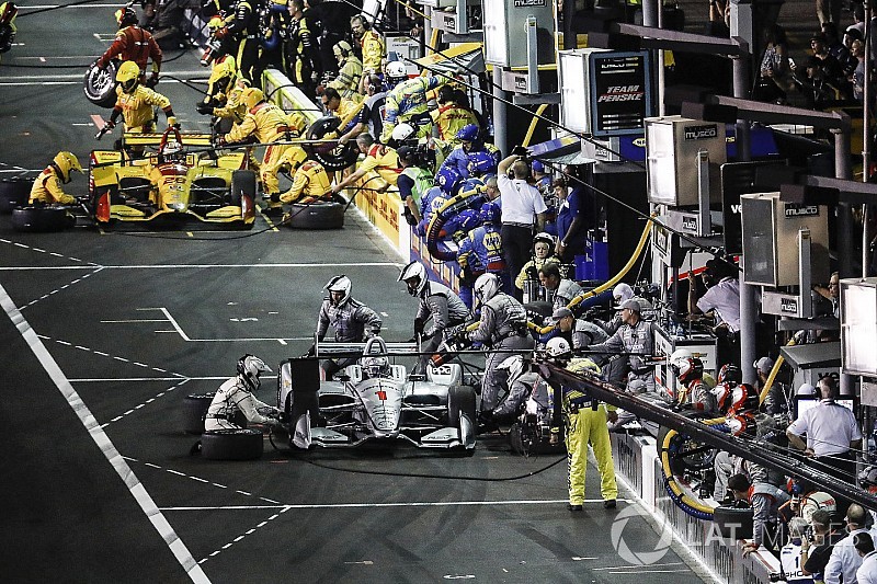 В IndyCar начали поиски третьего поставщика двигателей