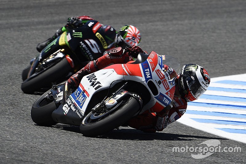 El uso del freno trasero, clave del progreso de Lorenzo con Ducati