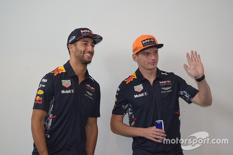 Szamurájnak öltözött Verstappen és Ricciardo