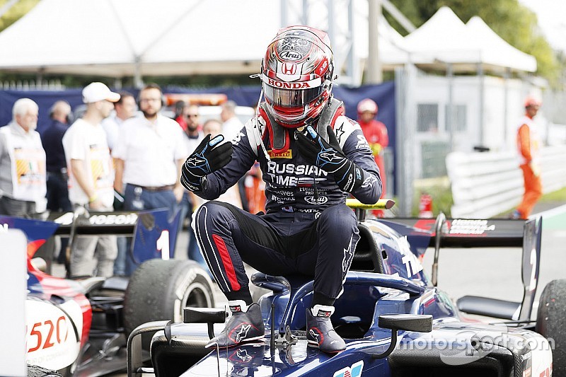 F2初優勝の牧野任祐「トップだと最終ラップに言われ、ビックリした」