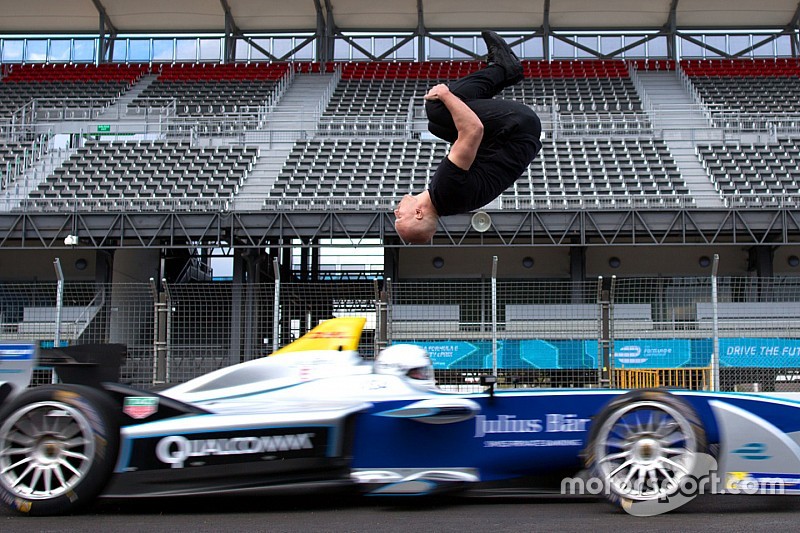 Video, così la Formula E si dà anche al… salto in lungo!