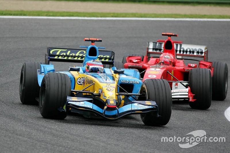 Az F1 egyik legszimbolikusabb előzése: Alonso Schumacher ellen 2005-ből