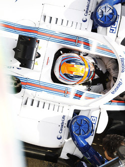 Robert Kubica, Williams FW41, is attended to by mechanics in the pit lane