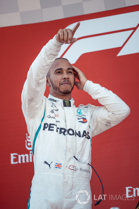 Hamilton tarolt a Mercedesszel Barcelonában - F1 2018