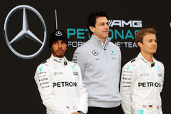 Lewis Hamilton, Mercedes AMG F1, Toto Wolff, Mercedes AMG F1 Shareholder en Executive Director, Nico