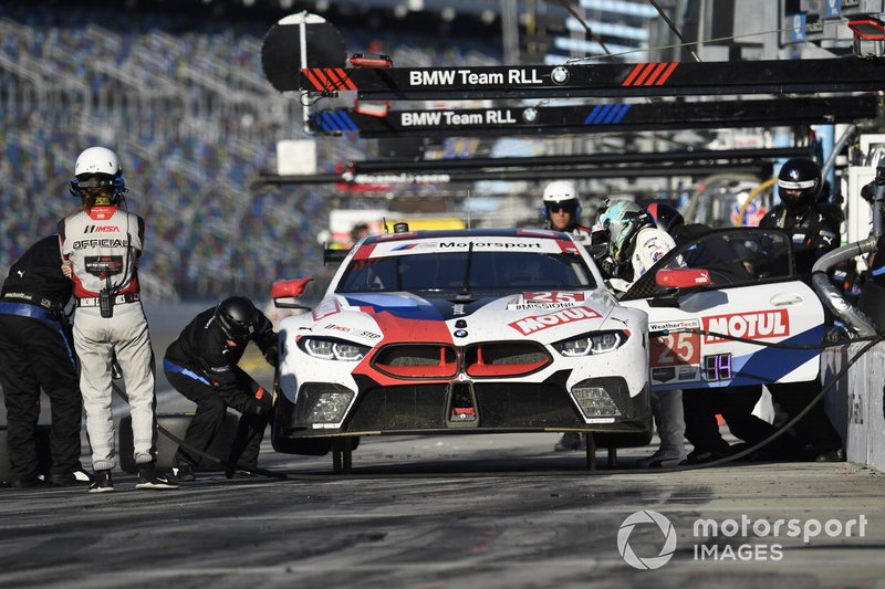 #25 BMW Team RLL BMW M8 GTE, GTLM: Connor De Phillippi, Philipp Eng, Bruno Spengler, Colton Herta - pit stop