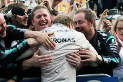 Race winnaar Nico Rosberg, Mercedes AMG F1 in parc ferme