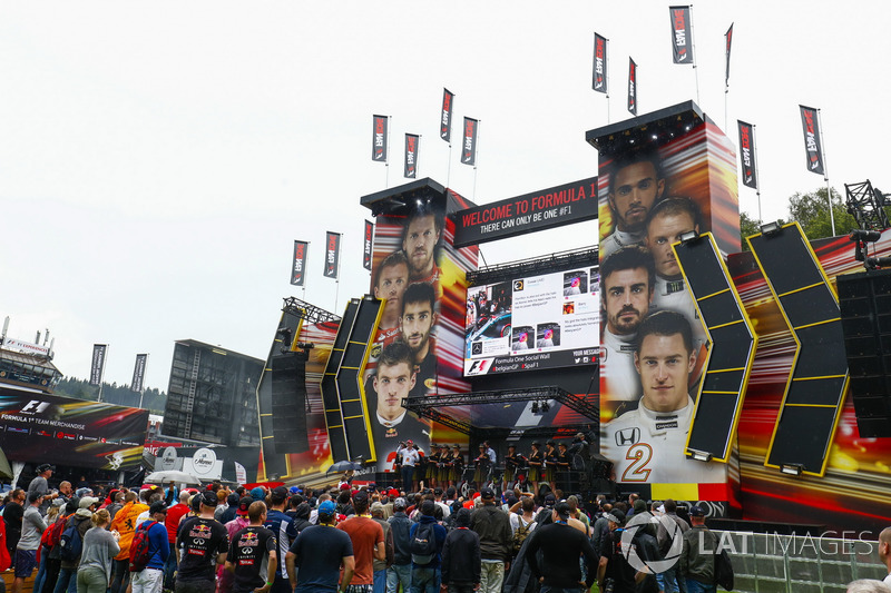 Grid Girls on stage in the F1 Fanzone