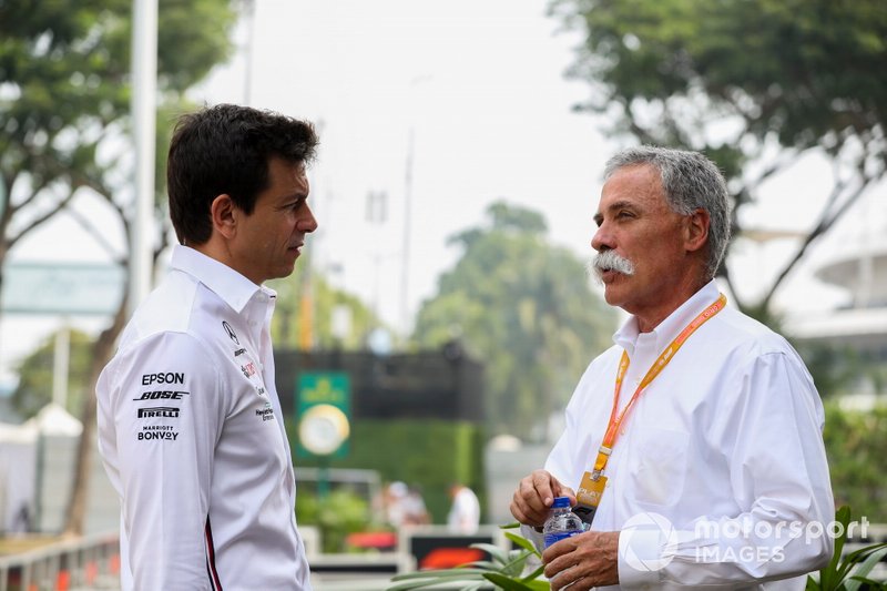 Toto Wolff, Executive Director (Business), Mercedes AMG and Chase Carey, Chairman, Formula 1