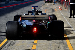Дополнительные фонари на заднем антикрыле Mercedes AMG F1 W09