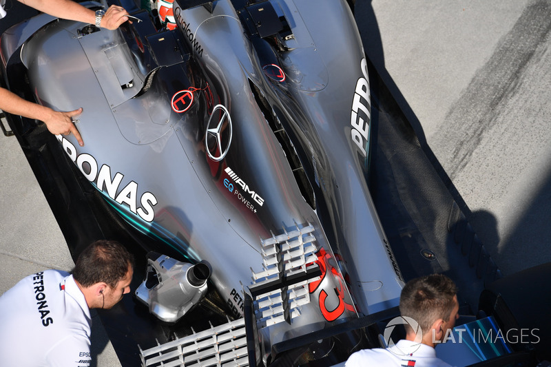 Капот двигателя Mercedes F1 W09, 2018 год