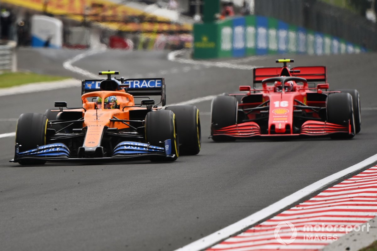 Ландо Норрис, McLaren MCL35, и Шарль Леклер, Ferrari SF1000