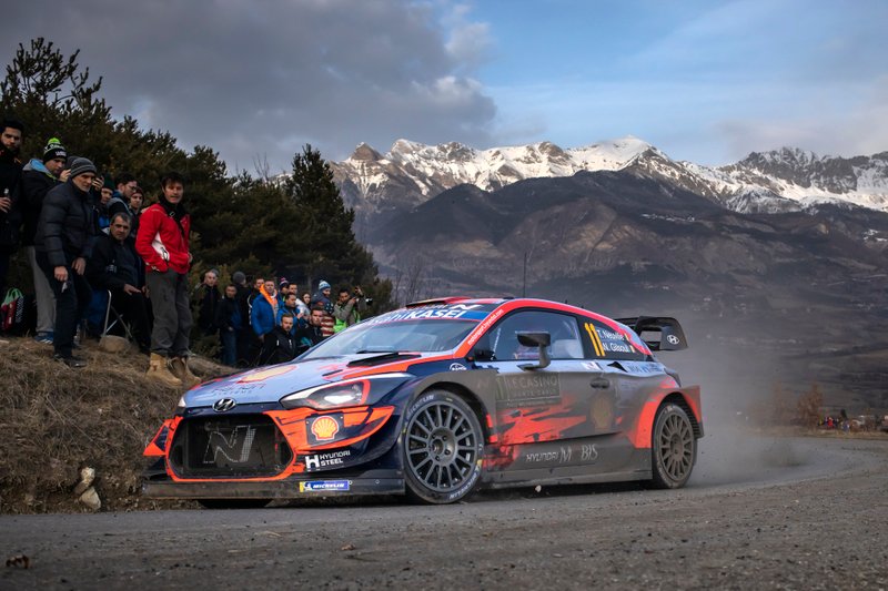 Pereli Hyundai Motorsport, Thierry Neuville, dan navigator Nicolas Gilsoul tampil dalam Reli Monte Carlo 2020 dengan mobil i20 Coupe WRC.